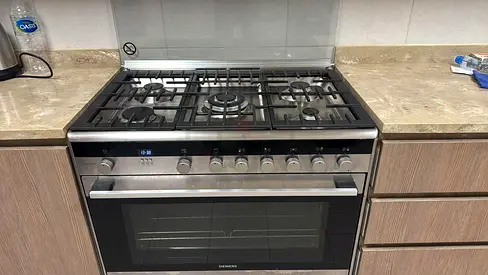 Siemens 5-Burner Gas Cooker with Oven - Good Working Condition