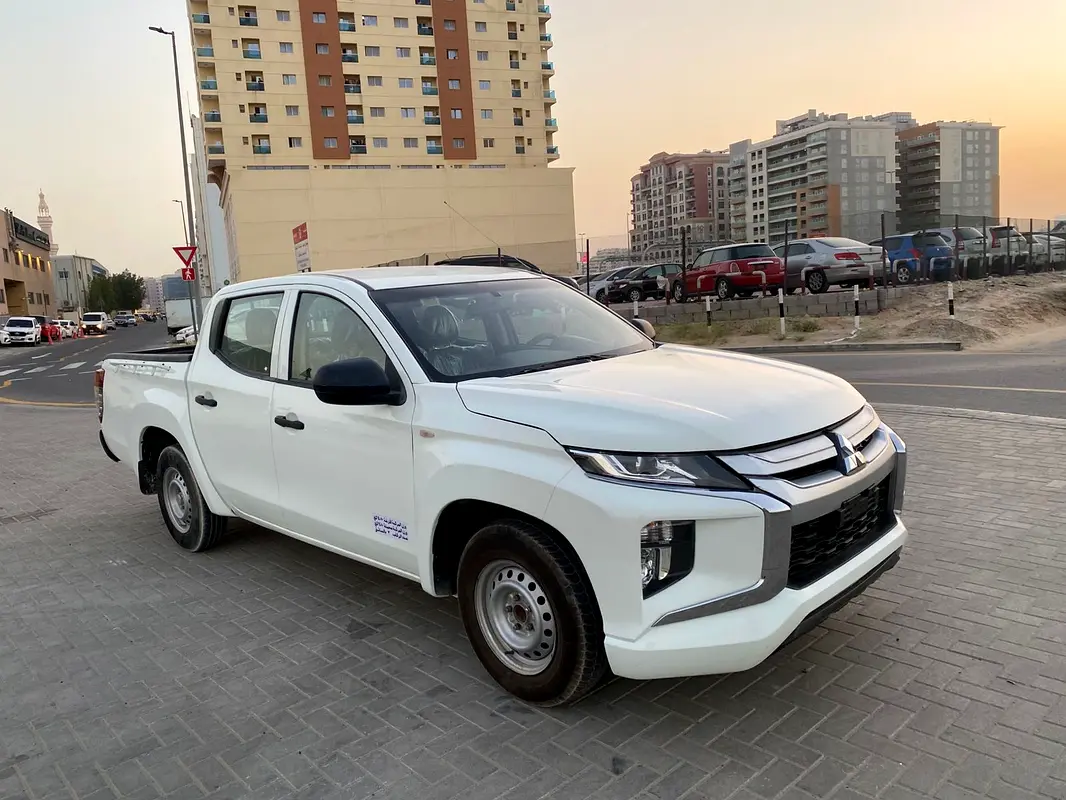 Mitsubishi L200 2022 — photo 1 of 11