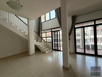 READY TO MOVE | MULTIPLE CHQ OFFER | 995SQFT