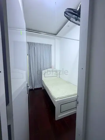 Fully closed window partition 1600