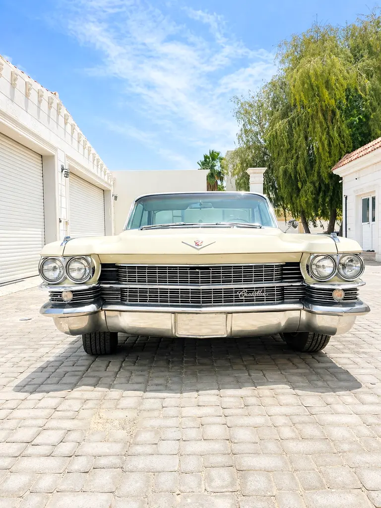Cadillac DTS/De Ville 1963 — photo 1 of 12