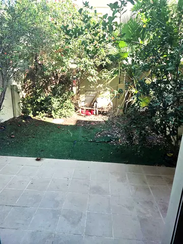SPACIOUS 3BR VILLA SINGLE ROW VACANT GREAT VALUE