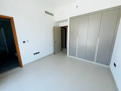 VACANT | PRIME LOCATION | SPACIOUS |