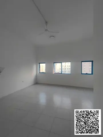 استوديو كبير الحجم / خطوات من نستو / خزائن مدمجة / موقف سيارات + وسائل راحة كاملة / برج فالكون