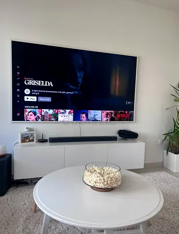 Samsung frame 85 inch Flat Panel Smart TV (Wall-mounted) excl soundbar