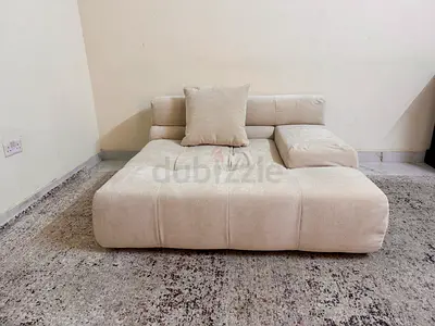 BB Italia Low-profile beige fabric lounge sofa / daybed (single-seat modular)