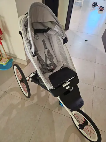 Lightweight single jogging stroller in good condition