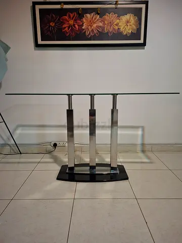 Console for entryway hallway