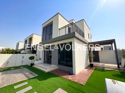 Spacious Corner Plot | Park Facing | Vacant Soon