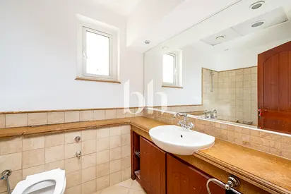 Corner unit I Private Pool I Vacant