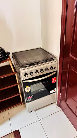Compact freestanding gas cooker with oven - good working condition