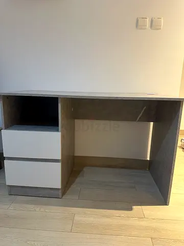 Compact desk in light grey finish