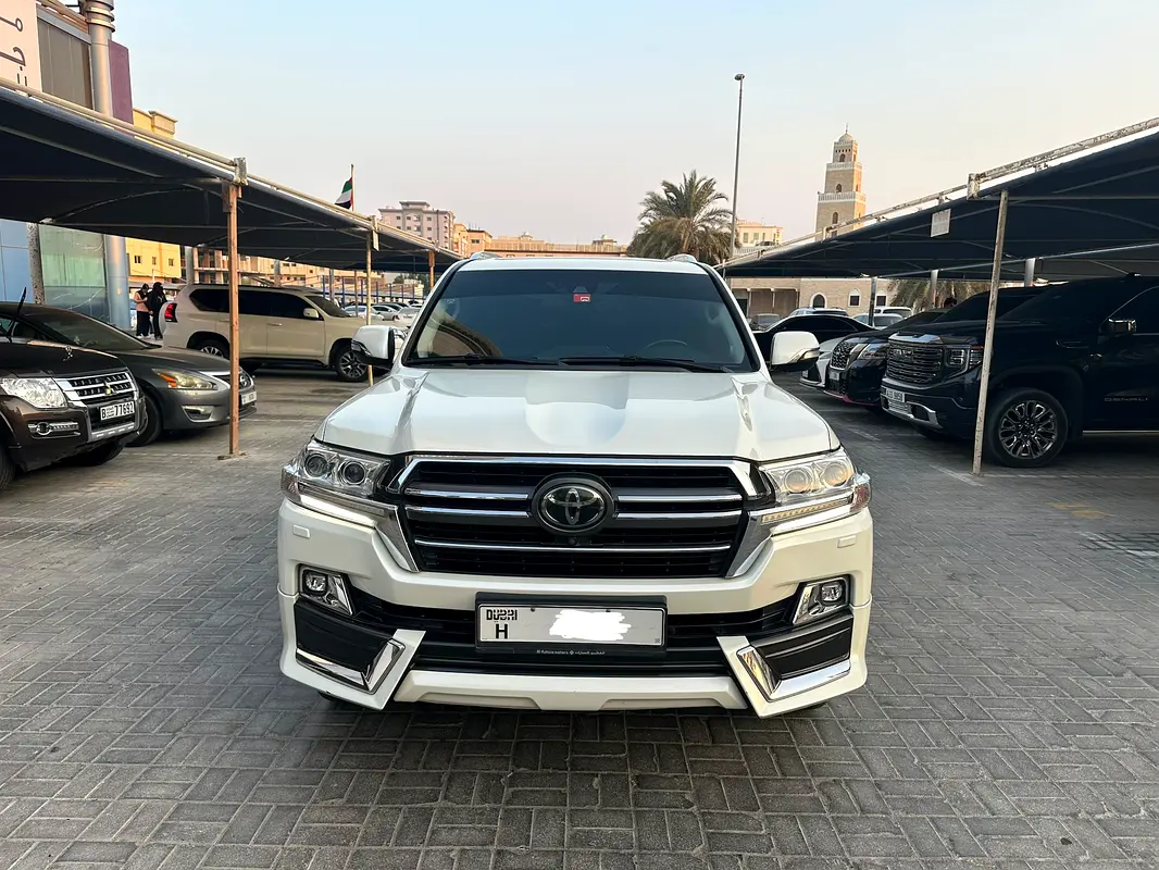 Toyota Land Cruiser 2020 — photo 1 of 10