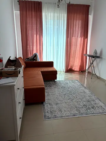 Only one lady for room
