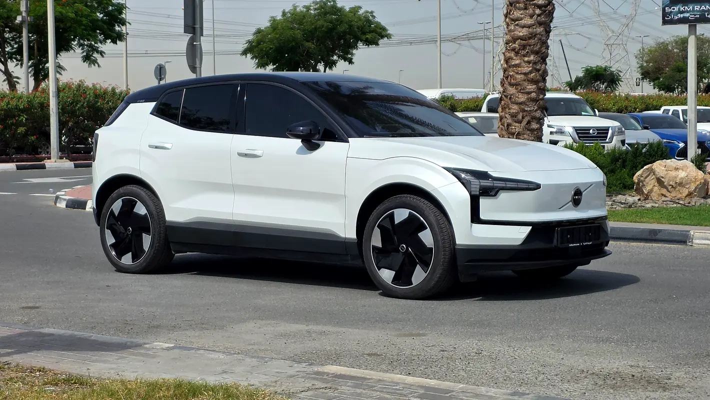 Volvo EX30 2024 — photo 1 of 20
