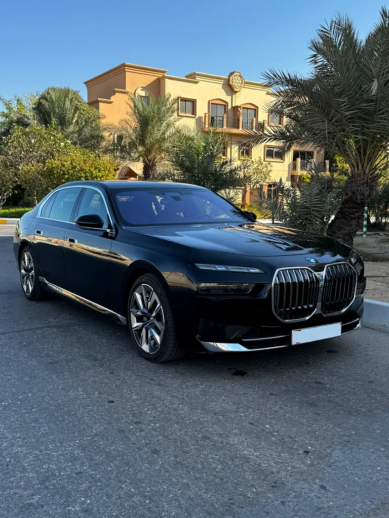 BMW 7-Series 2026 — photo 1 of 13