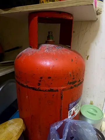 Gas
