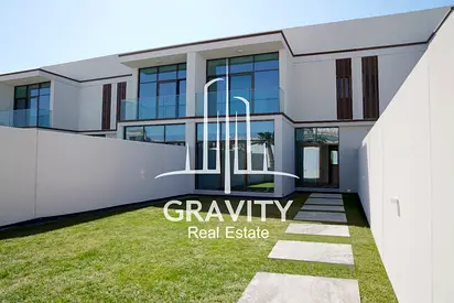 Modern 2BR Townhouse | Large Space | Single Row