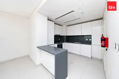 Modern &amp; Premium 1 Br | Downtown | Vacant