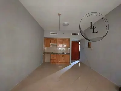 Beautiful studio available in 22k in Al. Khan area.