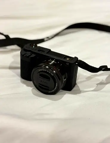 Sony zv e10 at just 2800 aed