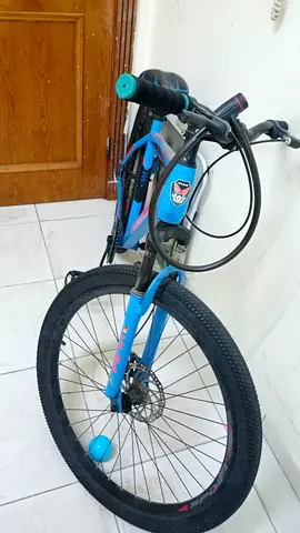 Blue kids/teen mountain bike — used, good working condition