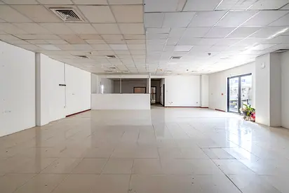 Well-managed Warehouse and Prime Location