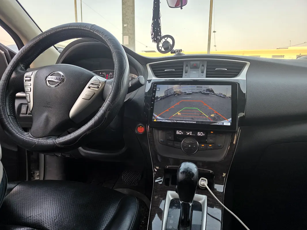 Nissan Sentra 2014 — photo 1 of 20