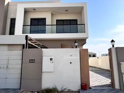 6000 sqft_Modern_5 master bedrooms_2 majlis_2 kitchens_Central AC_Central gas_Balconies_Large spaces