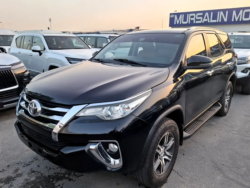 Toyota Fortuner 2019 — photo 1 of 13