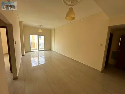 Nice apartment, no deposit, 2 bathrooms, open view, close to all services, steps from the Corniche, with easy access to Dubai and Sharjah.