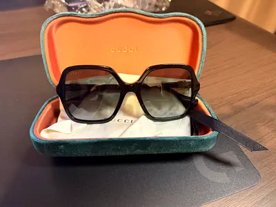 Authentic Gucci womens sunglasses with original case - Excellent Condition