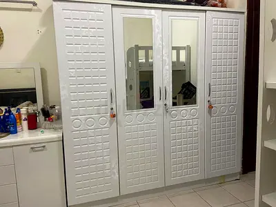 4 Door Wardrobe in Excellent condition