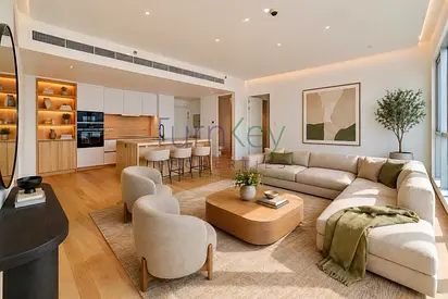 Vacant | Dream apartment, fully upgraded, move in now
