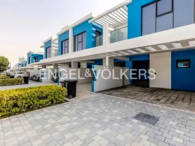 Modern Santorini Family Home | Lagoon Lifestyle