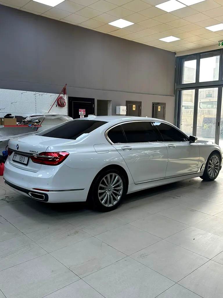 BMW 7-Series 2018 — photo 1 of 9