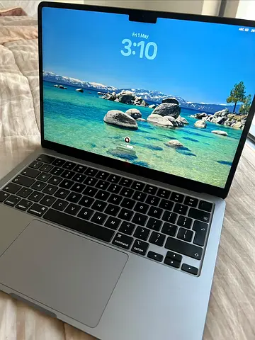MacBook Air M2 2022 | 8GB RAM | 256GB SSD | 13.6” | Good Condition