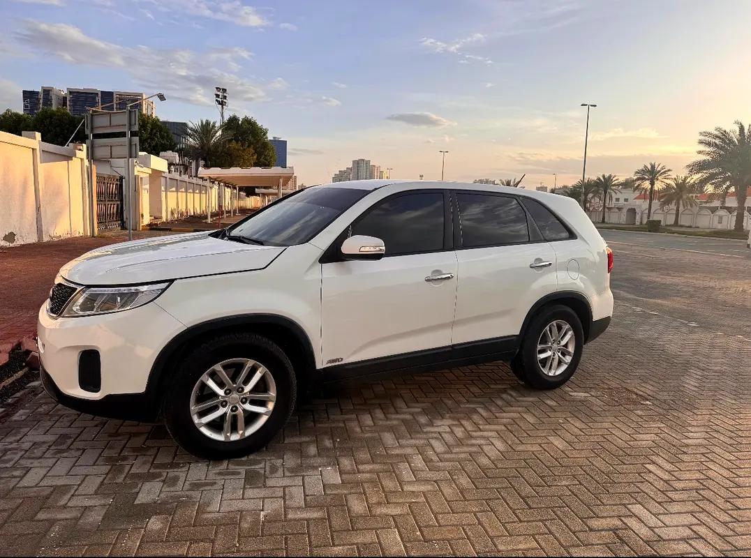 Kia Sorento 2015 — photo 1 of 6