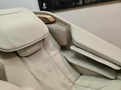 Beige Rotai Full-Body Massage Chair in Good Condition