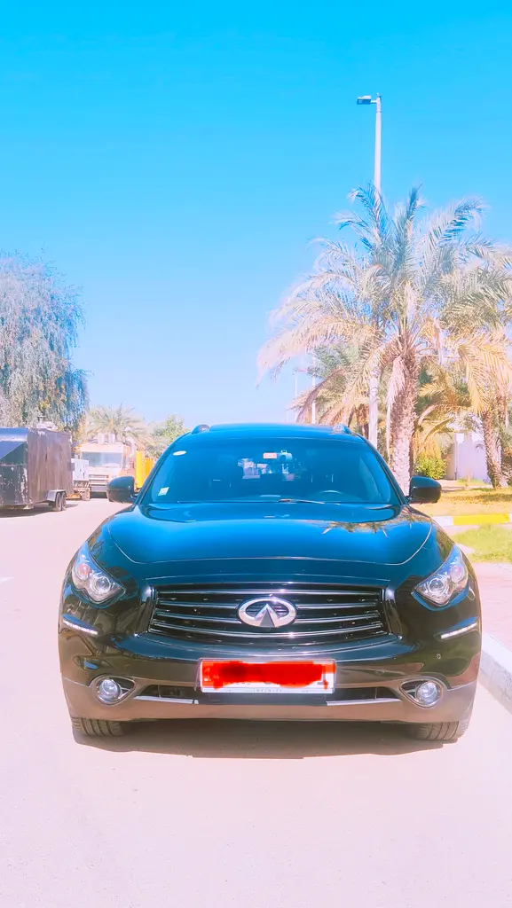 Infiniti QX70 2016 — photo 1 of 16