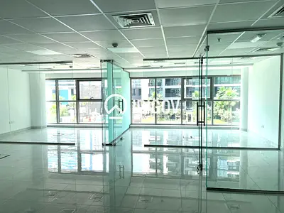 Facing Park and Canal | 3 Glass Partitions