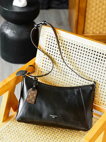 Louis vuitton carryAll handbag 👜