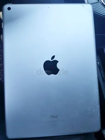 Apple iPad (Silver) - Used Back in Good Condition