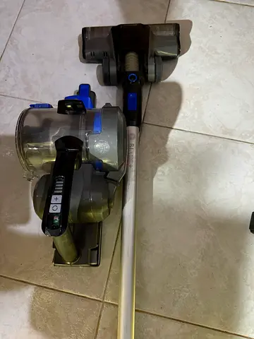 Lightweight cordless stick vacuum cleaner - good working condition