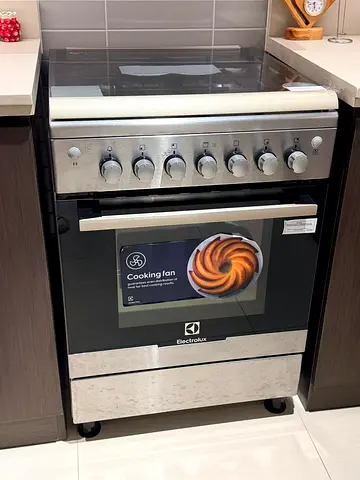 Gas stove with gas oven