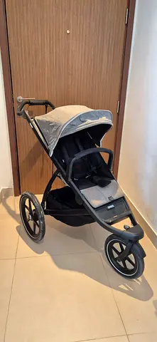 Thule jogging stroller with storage basket