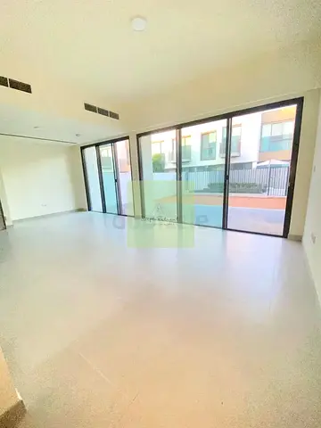 3 Spacious Bedrooms: Well-sized and designed for comfort.