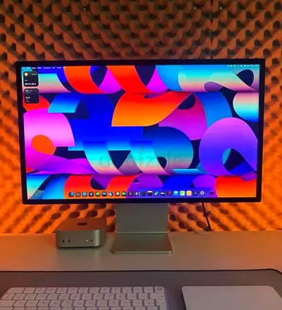 27-inch Apple Studio Display / Thunderbolt Monitor - Excellent Condition