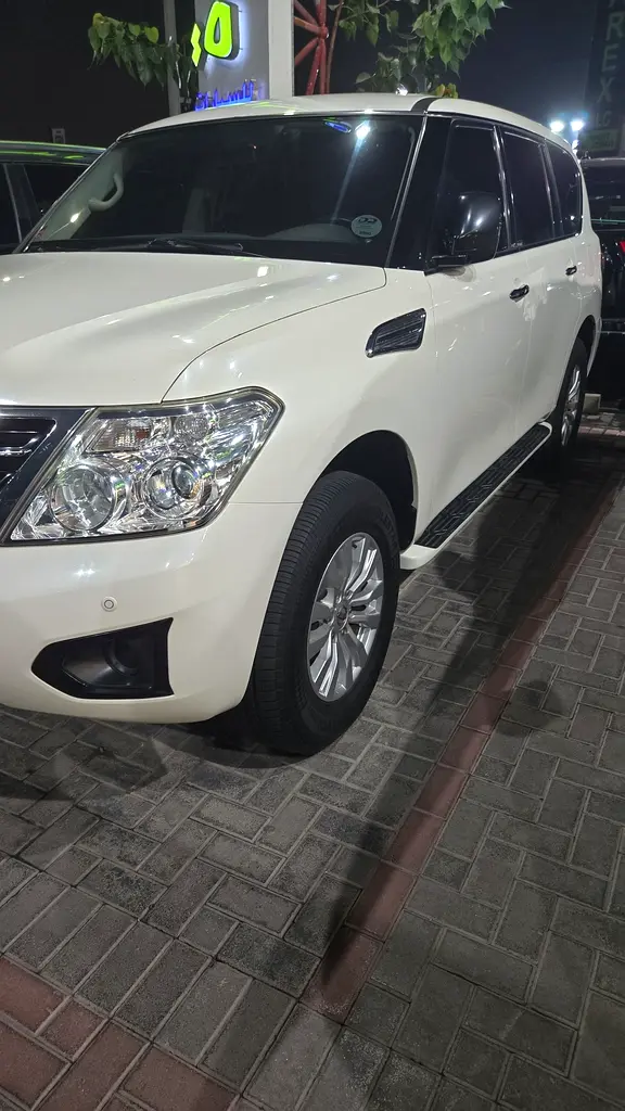 Nissan Patrol 2019 — photo 1 of 6
