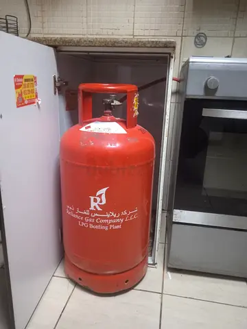 Empty Gas Cylinder with Regulator and Hose (pipe). Original price 250 Selling in 190